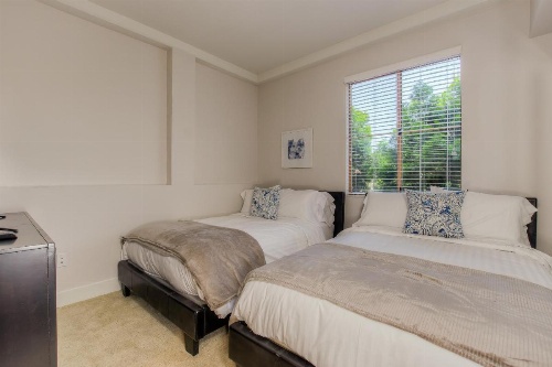 Wilshire Apartment 215 - 3 bedroom image 21