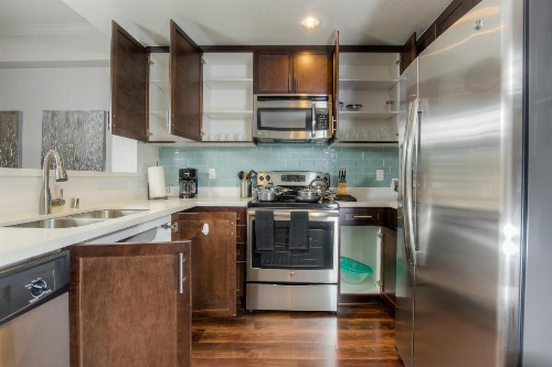 Wilshire Apartment 215 - 3 bedroom image 24