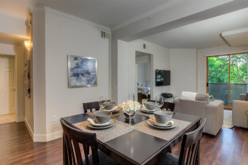 Wilshire Apartment 215 - 3 bedroom image 25